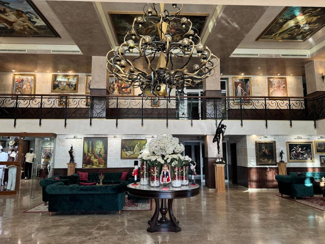 Alchemist Residence Von Goldenburg Belashtitsa エクステリア 写真